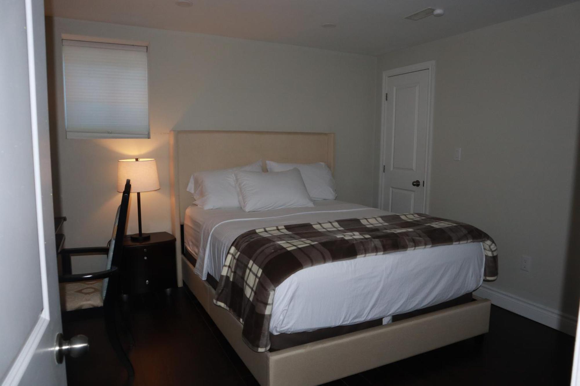 Stunning Furnished 2Bedroom/2Washroom Apartment 브램턴 외부 사진