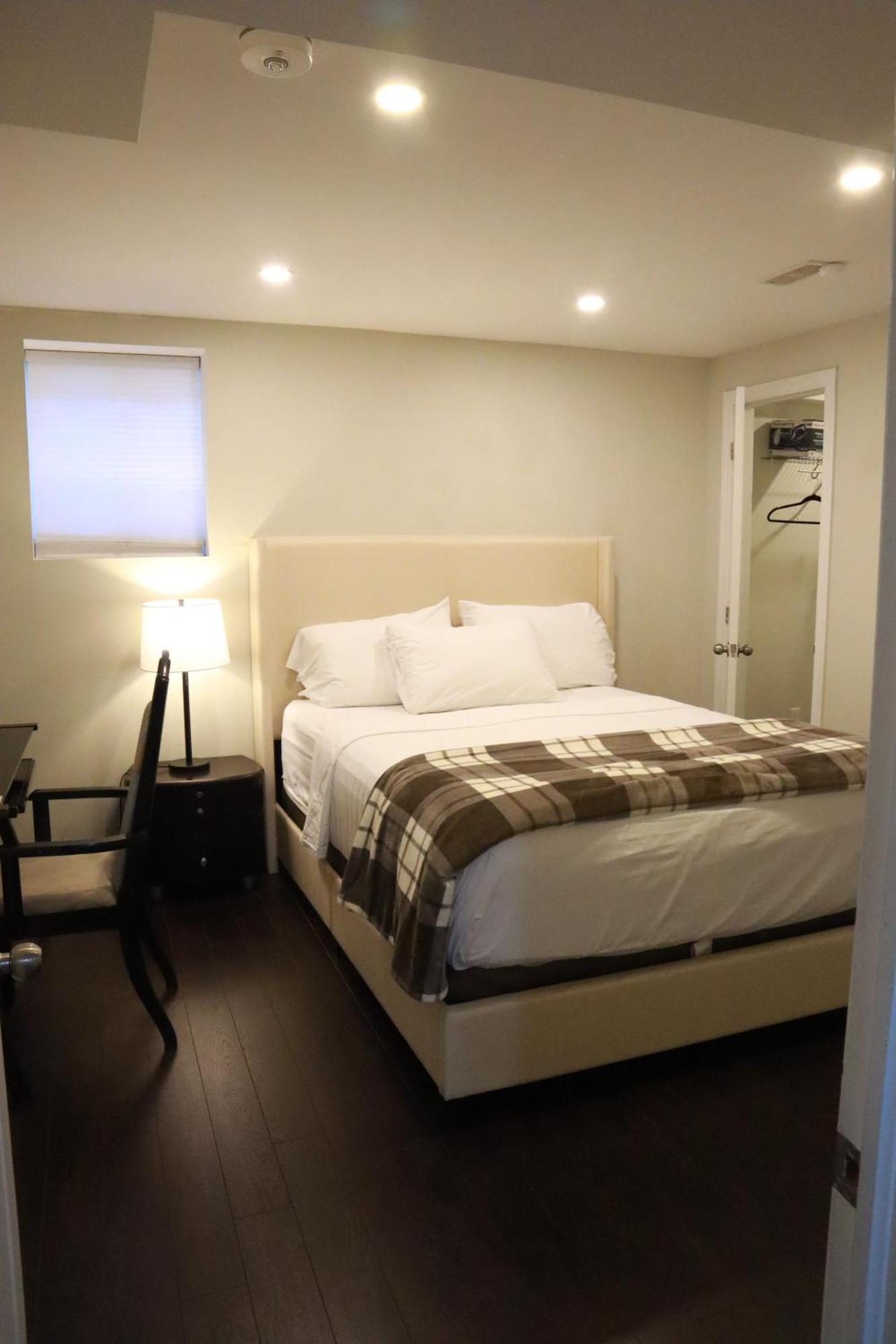 Stunning Furnished 2Bedroom/2Washroom Apartment 브램턴 외부 사진