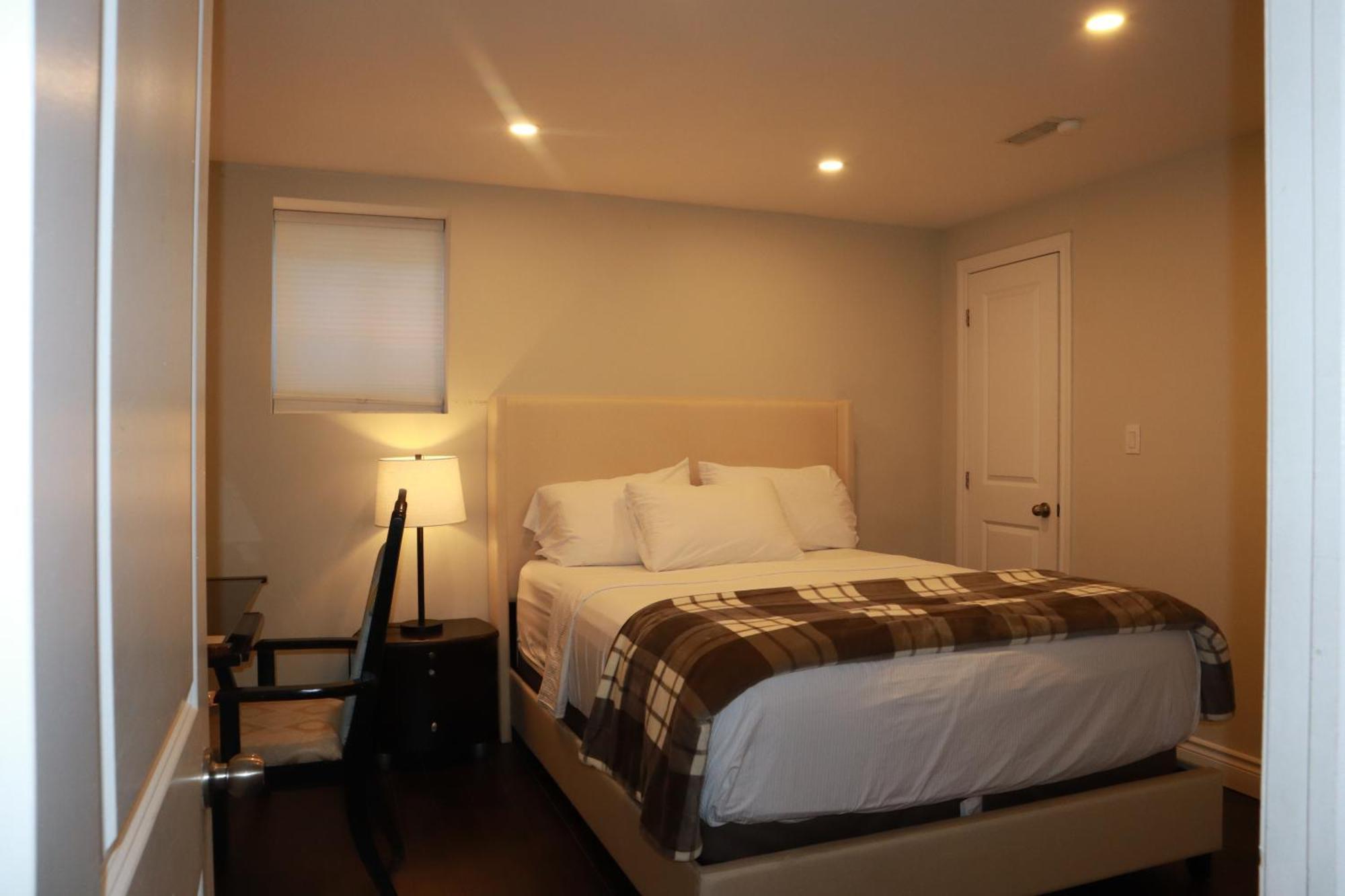 Stunning Furnished 2Bedroom/2Washroom Apartment 브램턴 외부 사진