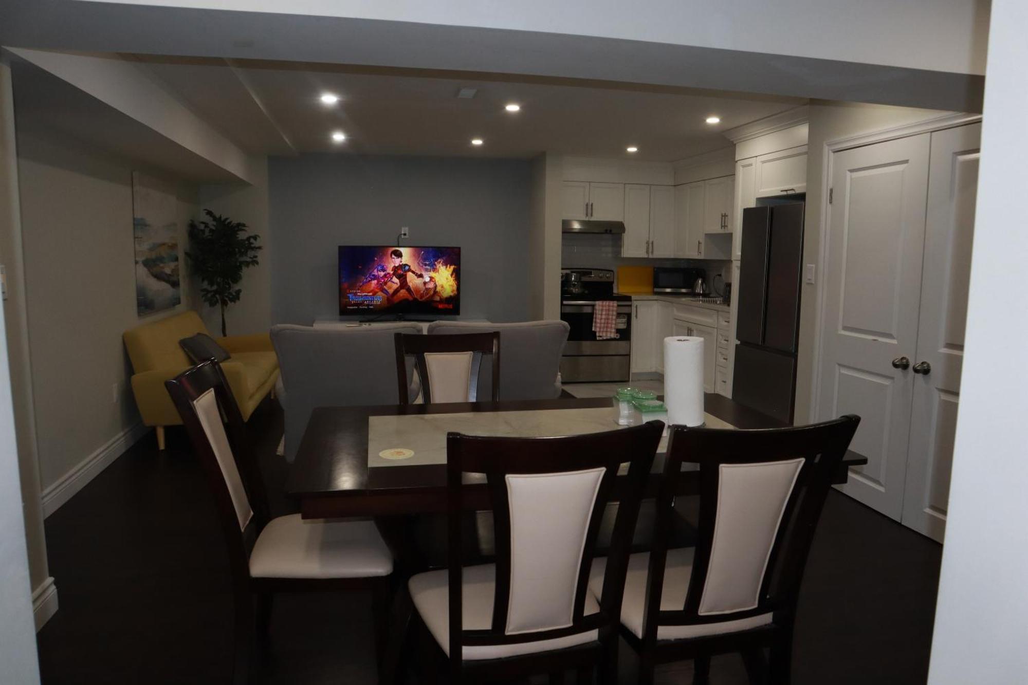 Stunning Furnished 2Bedroom/2Washroom Apartment 브램턴 외부 사진