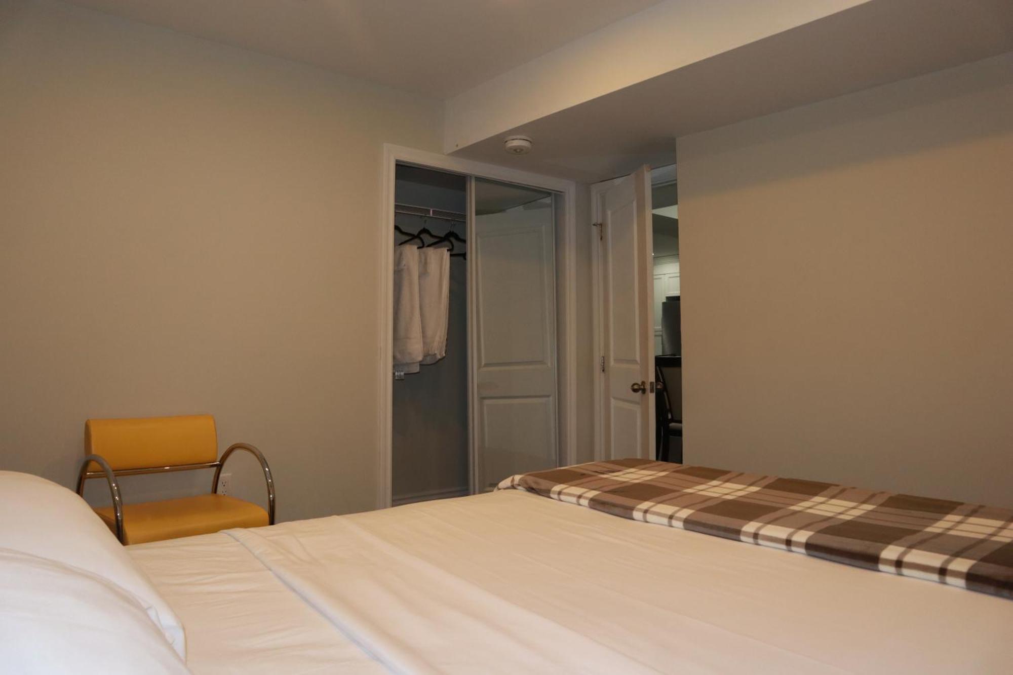 Stunning Furnished 2Bedroom/2Washroom Apartment 브램턴 외부 사진