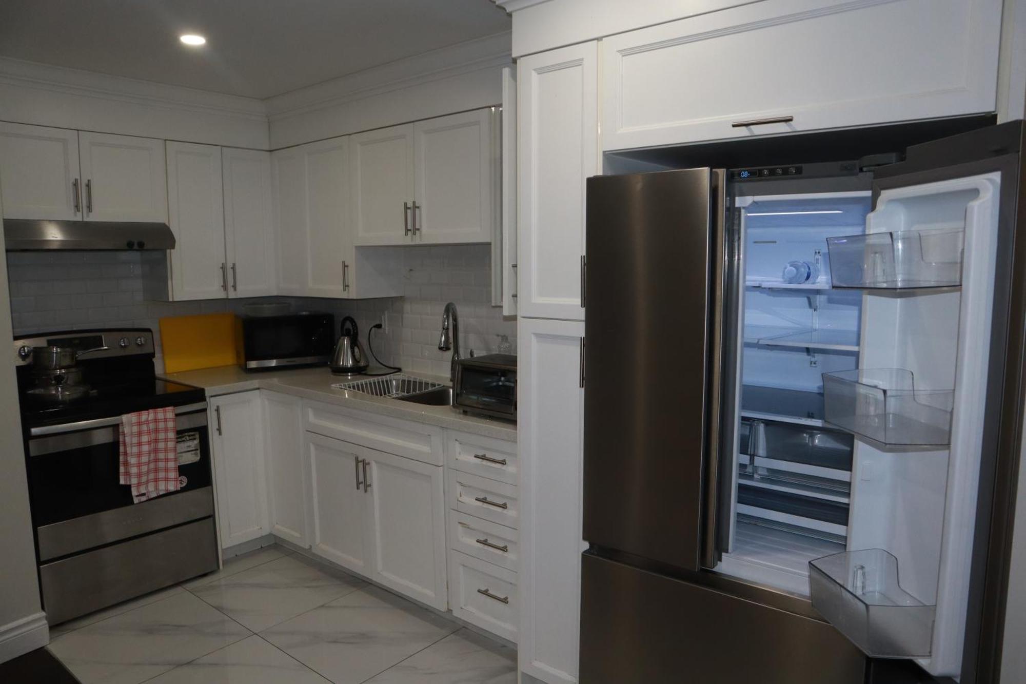 Stunning Furnished 2Bedroom/2Washroom Apartment 브램턴 외부 사진