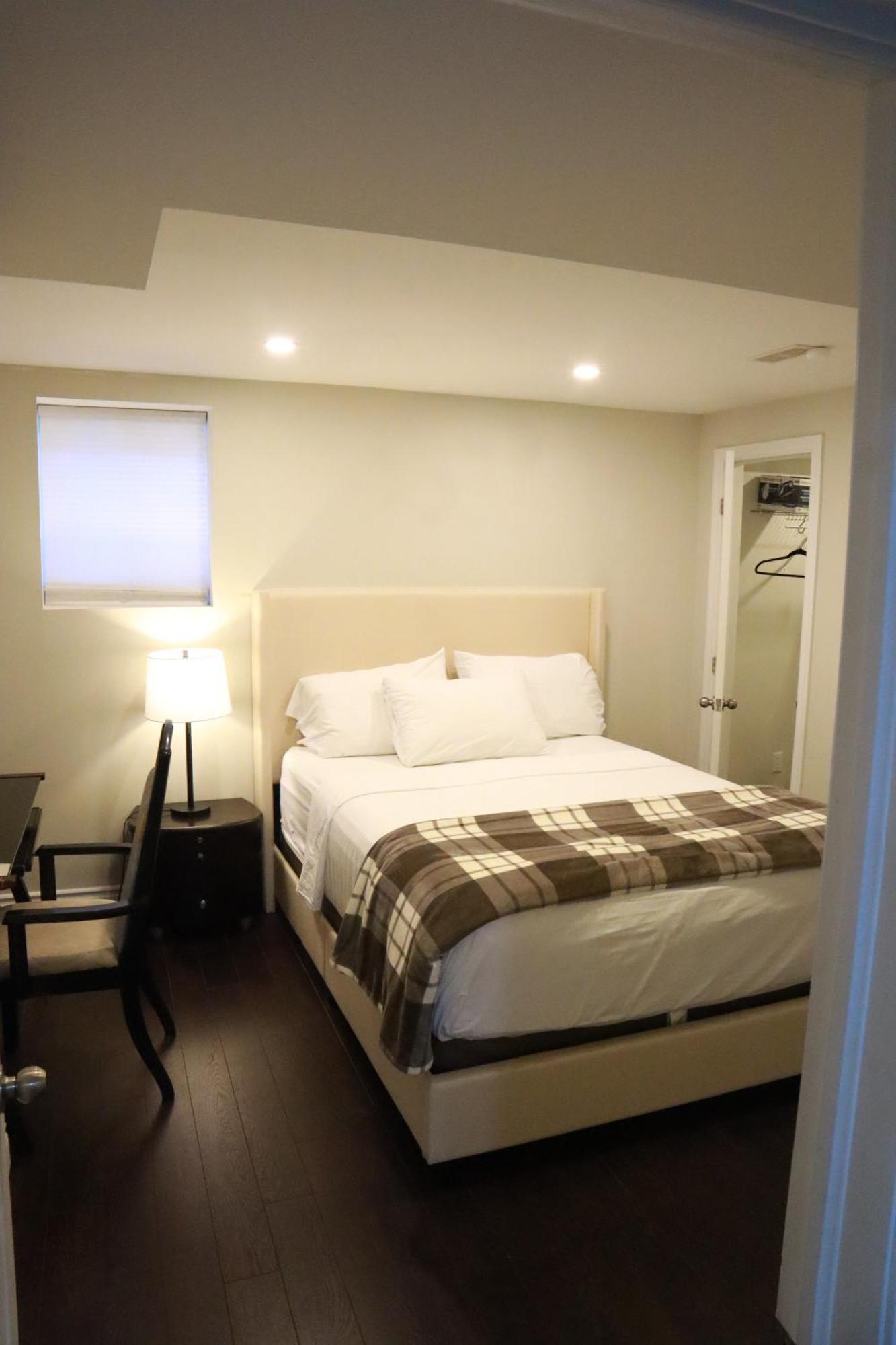 Stunning Furnished 2Bedroom/2Washroom Apartment 브램턴 외부 사진