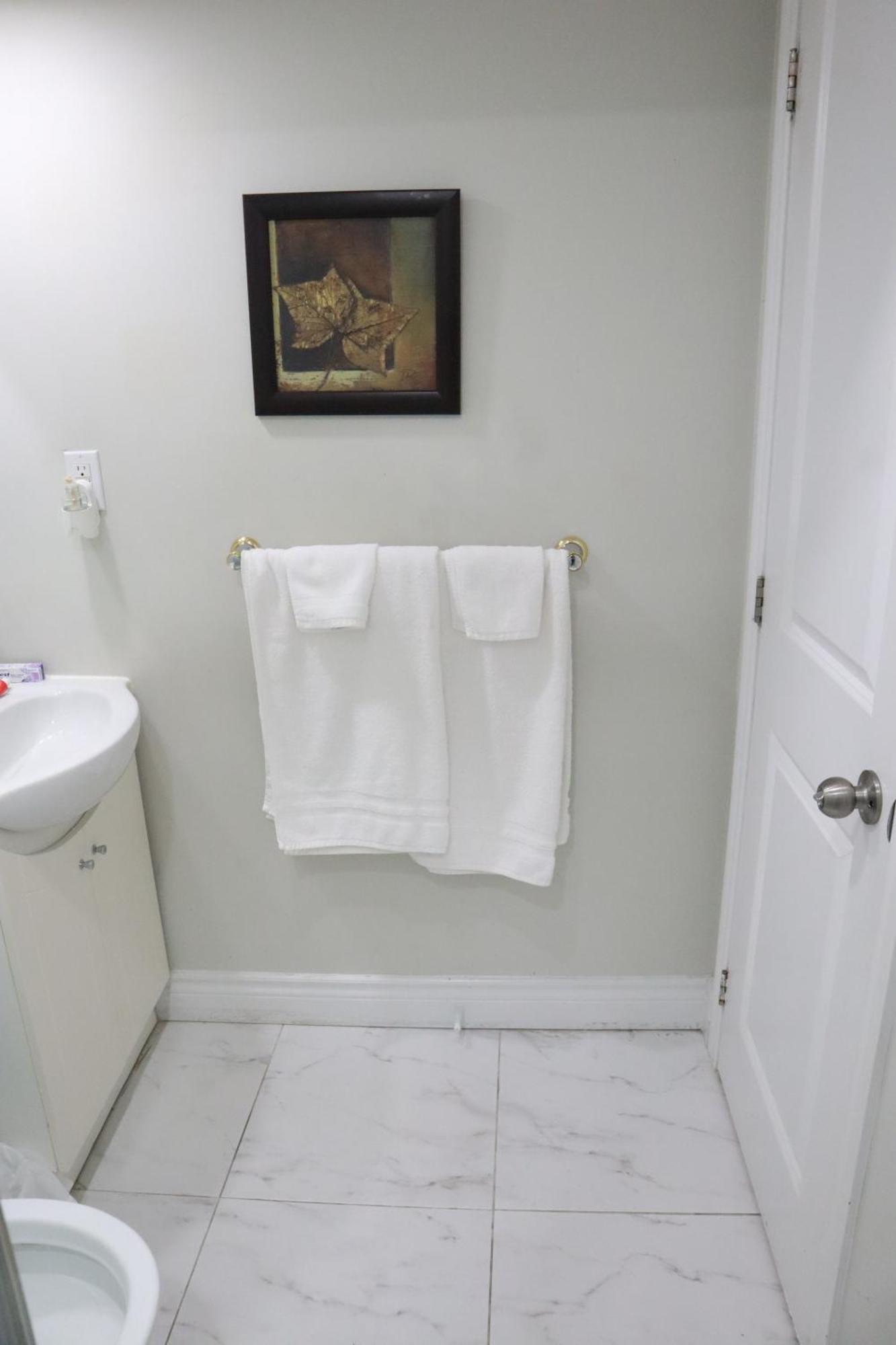 Stunning Furnished 2Bedroom/2Washroom Apartment 브램턴 외부 사진