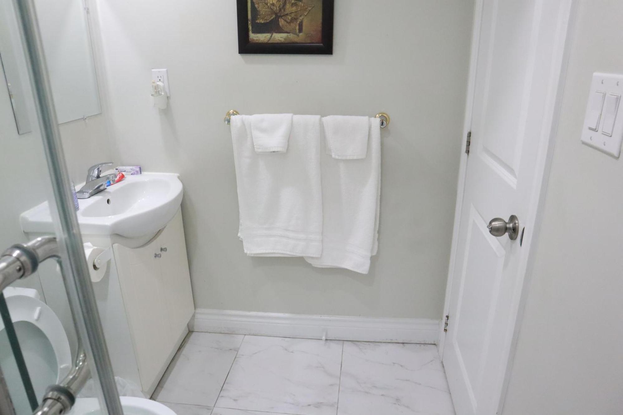 Stunning Furnished 2Bedroom/2Washroom Apartment 브램턴 외부 사진