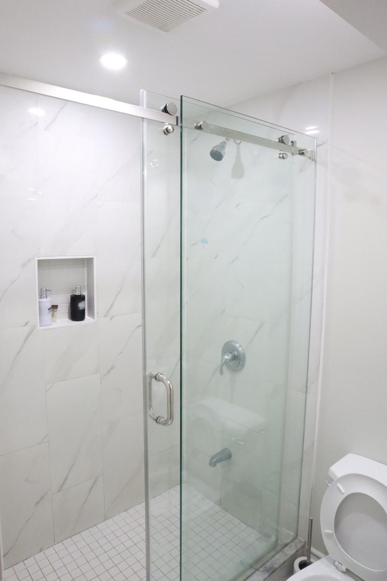 Stunning Furnished 2Bedroom/2Washroom Apartment 브램턴 외부 사진