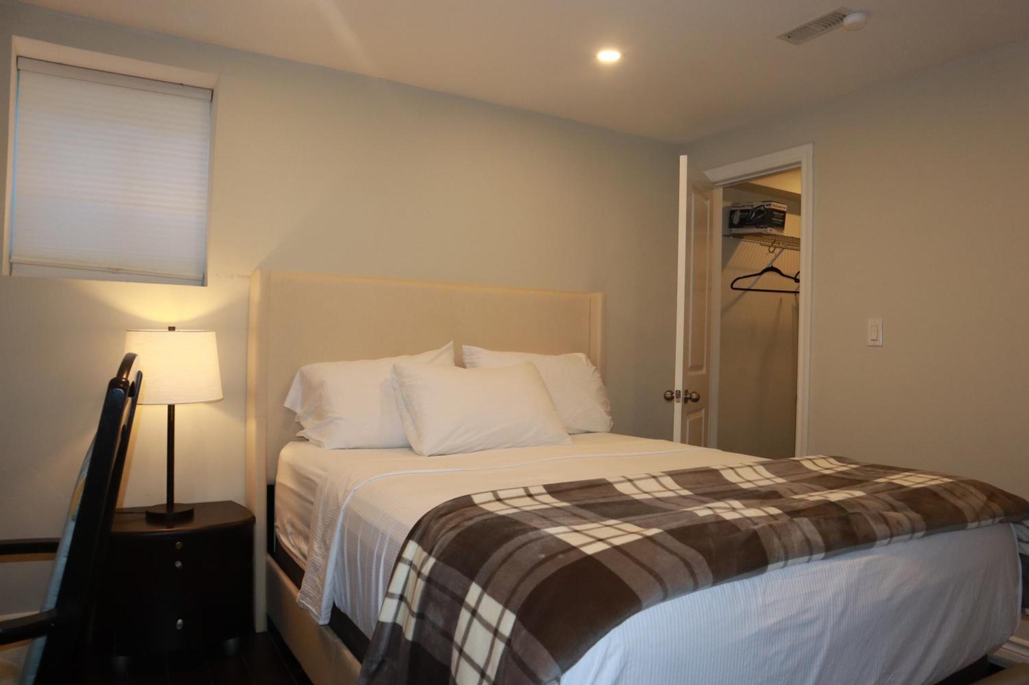 Stunning Furnished 2Bedroom/2Washroom Apartment 브램턴 외부 사진